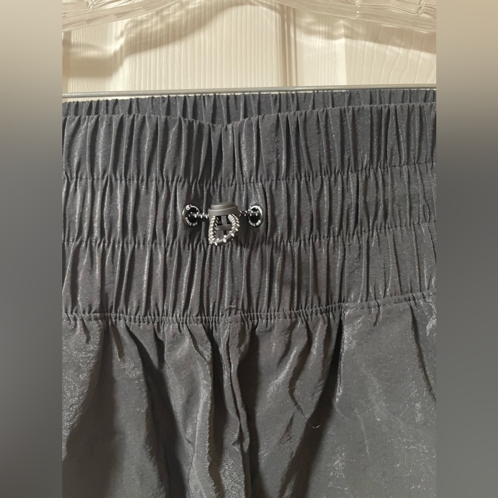 NWT: CHAMPION Women’s Woven Shorts, Moisture Lightweight Gym Shorts Size Medium - Picture 5 of 10